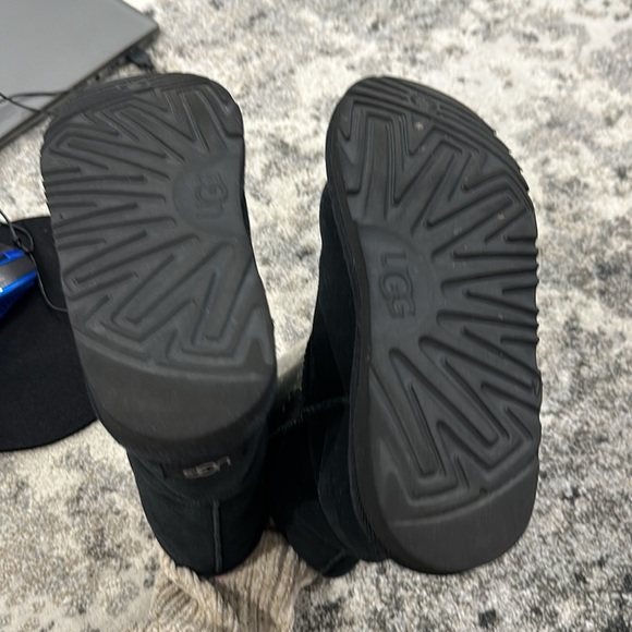 UGG BOOTS CLASSIC II CLEAR GLITTER STARS
BLACK FOR GIRLS SIZE 4 - Picture 5 of 5